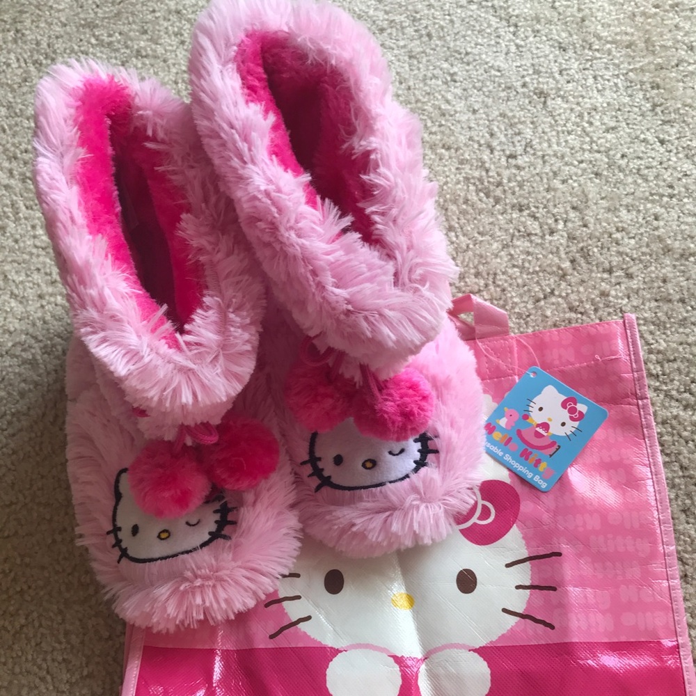 Hello Kitty- slippers and bag